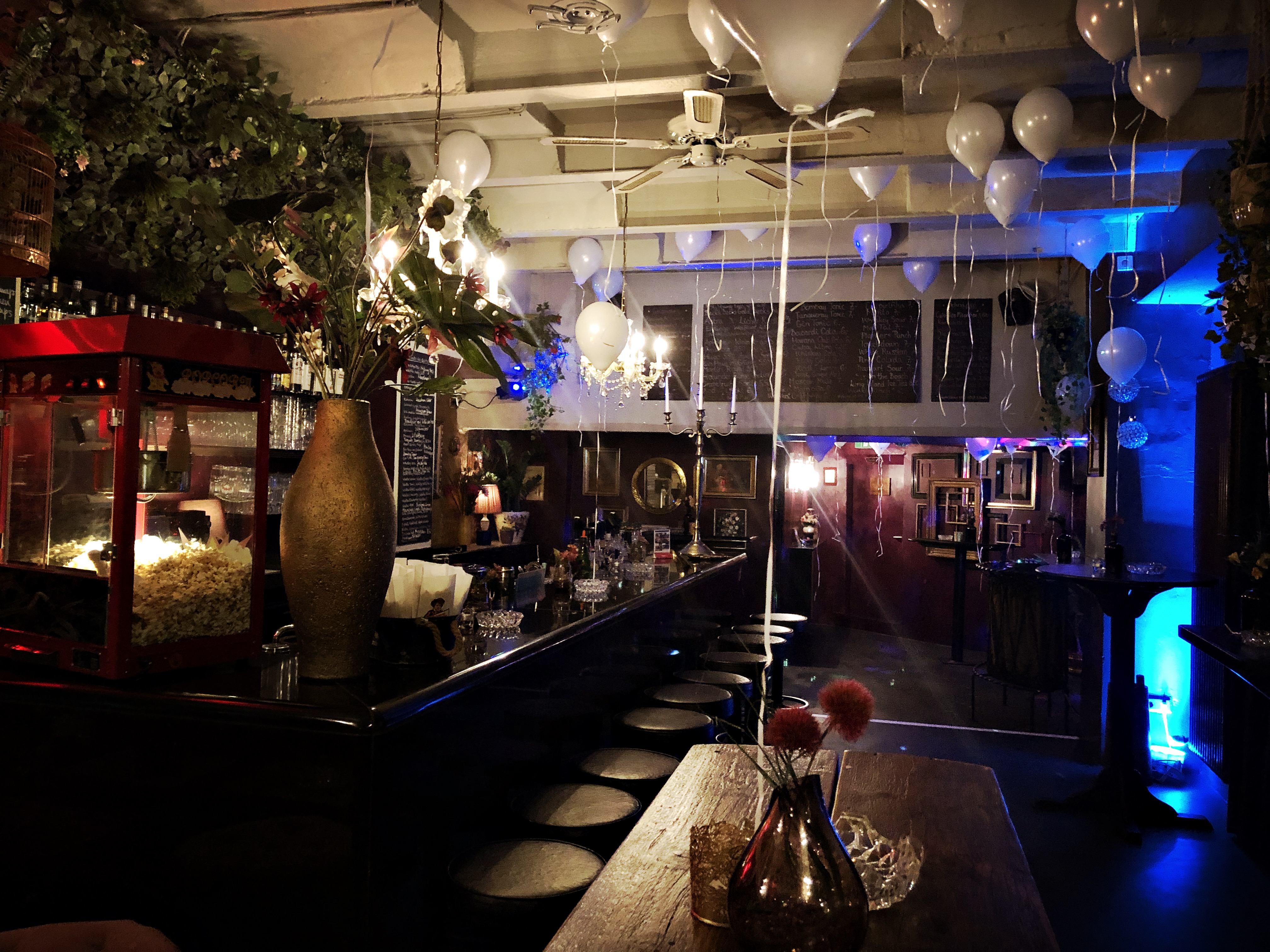 Tanz- und Partystimmung in der Bar 6ixty2