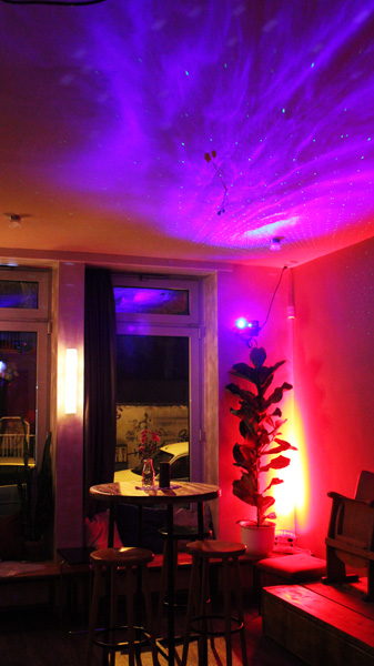 Loungelaser & LED Floor Spot in Dohle stolz